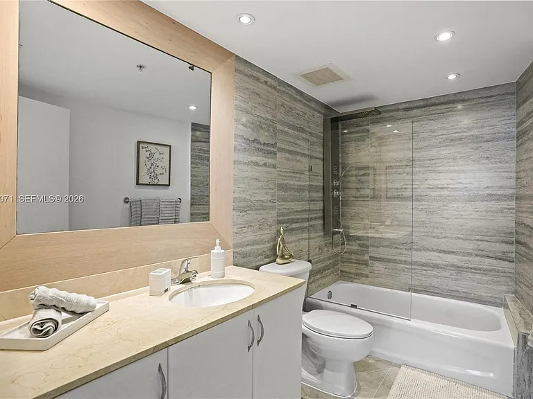 1750 N Bayshore Dr #1401 — Photo 14