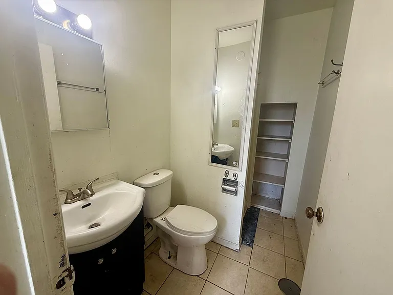 1111 Kickbusch St — Photo 2