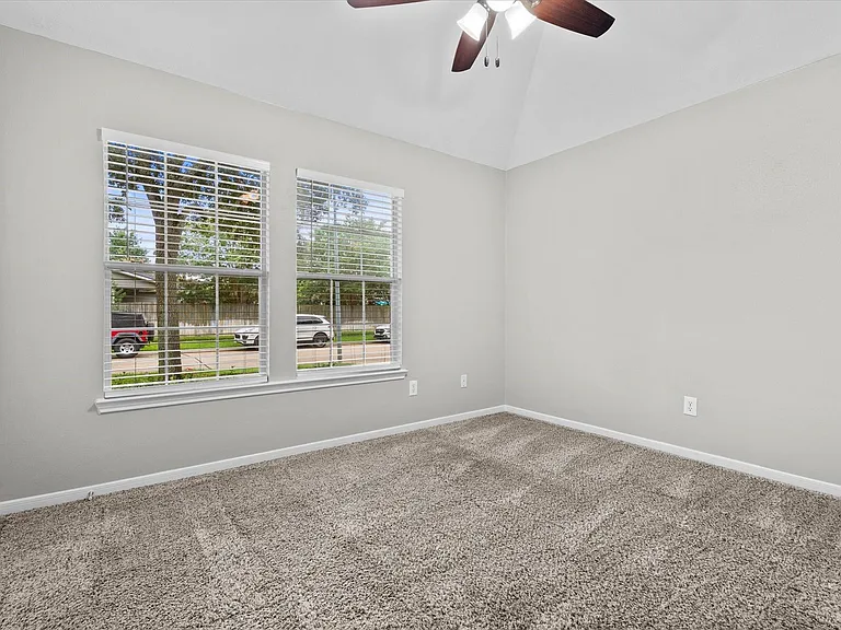 12719 Hart Hollow Ln — Photo 16