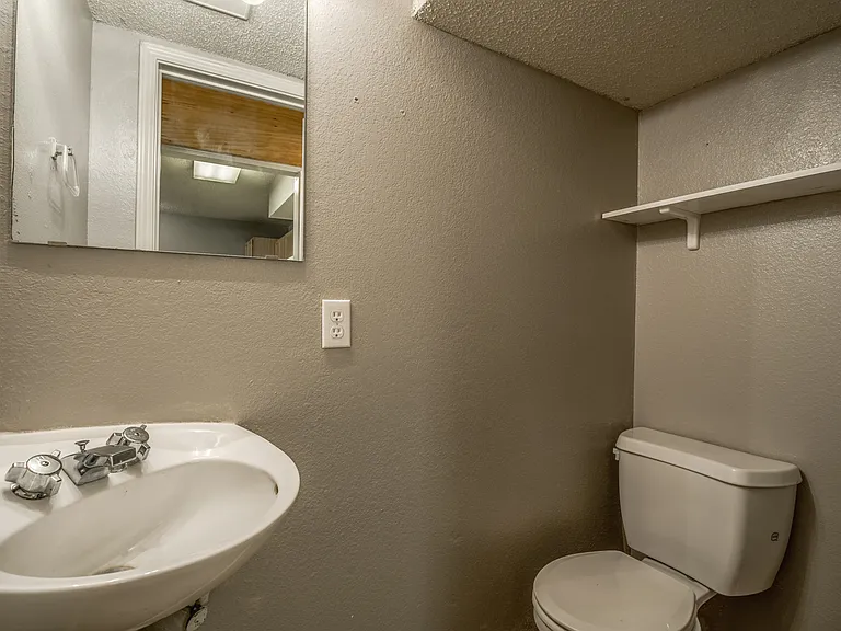 5302 Kenosha Ave — Photo 11