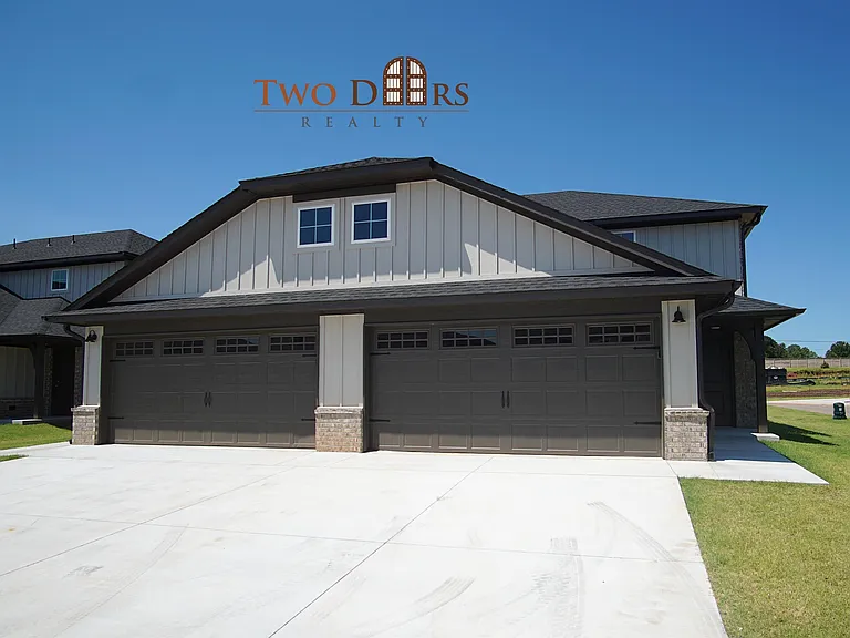 12011 Rhya Ln — Photo 2