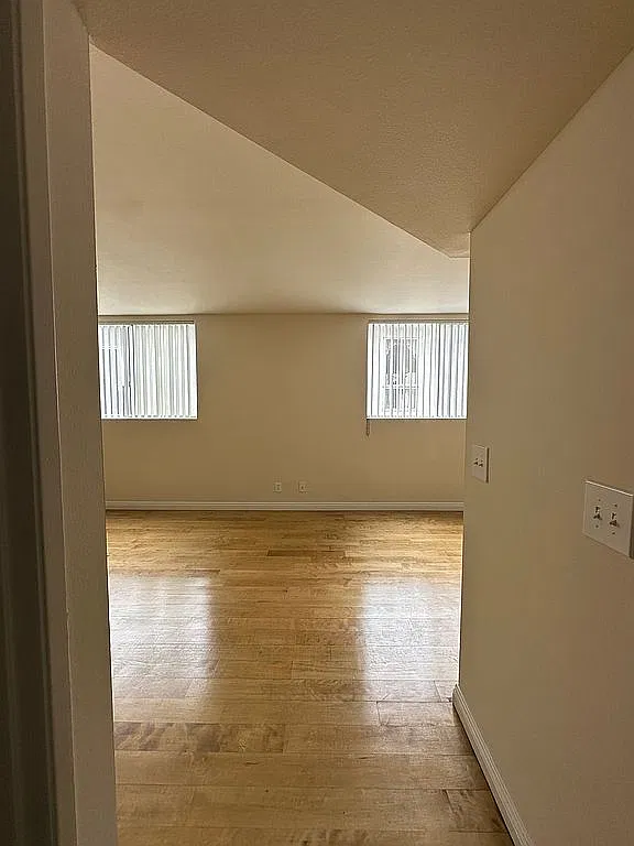 2 bed, 2.5 bath, 1100 sqft, $3,395 — Photo 2