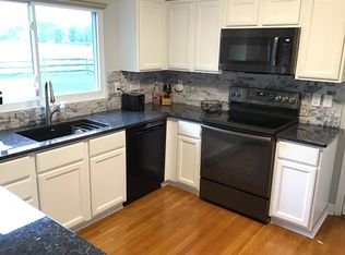 1374 Meadowood Dr, Amelia, OH 45102