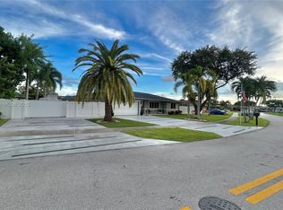 8304 SW 26th Pl, Davie, FL 33328