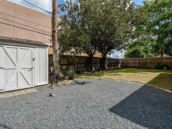 4th image of 9614 Val Verde St