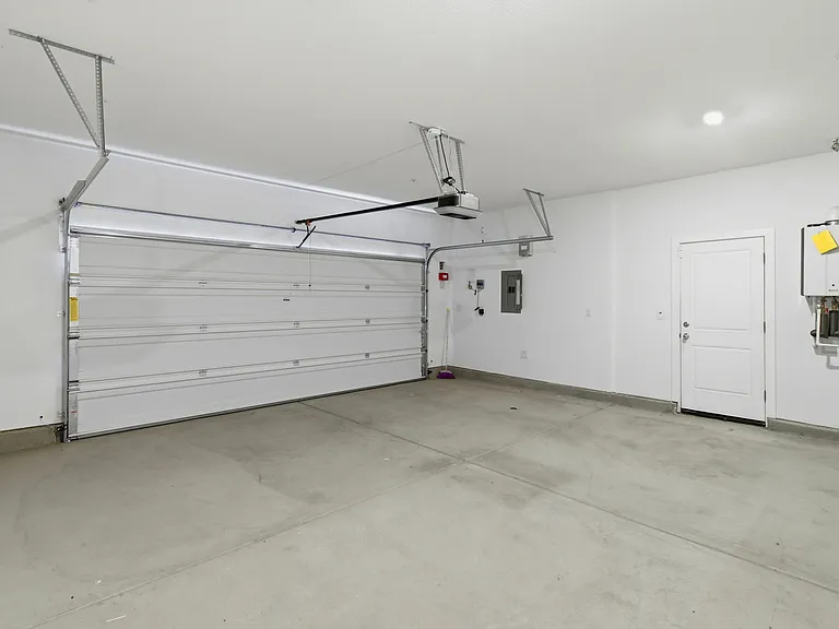 761 Hydrangea Dr — Photo 28