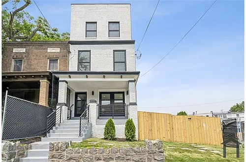 636 Edgewood St NE #B Photo 1