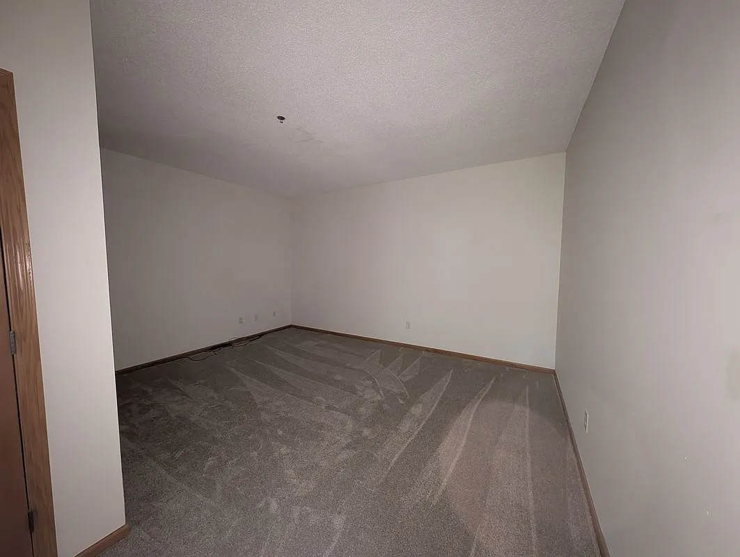 150 E Burnsville Pkwy — Photo 2