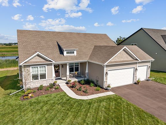 2nd image of 633 Houtz Cir