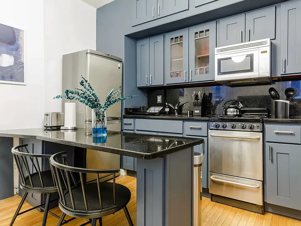 885 9th Ave #4F