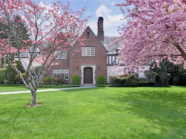 10 White Plains Road, Bronxville, NY 10708