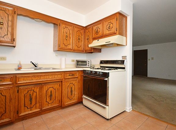 5th image of 4817 W 109th St APT 104