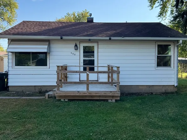 908 Oak Ave, Sterling, IL 61081