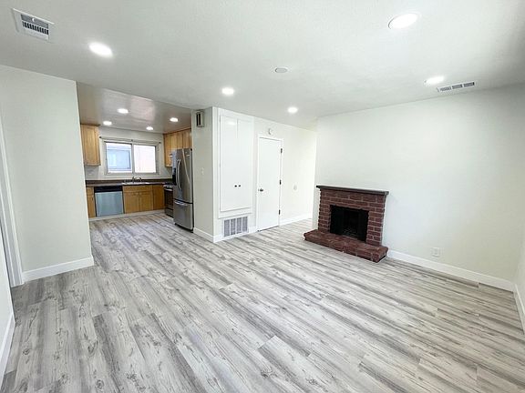 4th image of 82 Bromley Ct
