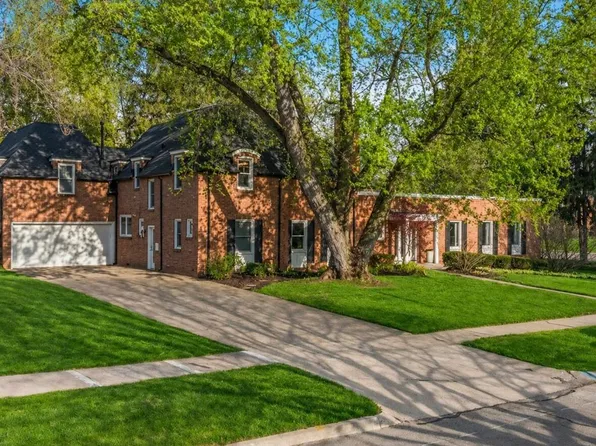 950 San Jose Dr SE, East Grand Rapids, MI 49506