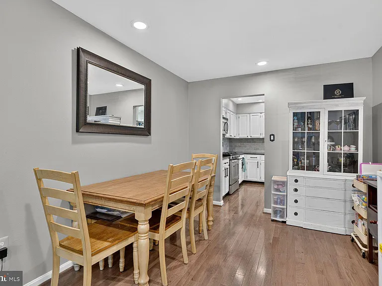 7331 Rolling Oak Ln — Photo 8