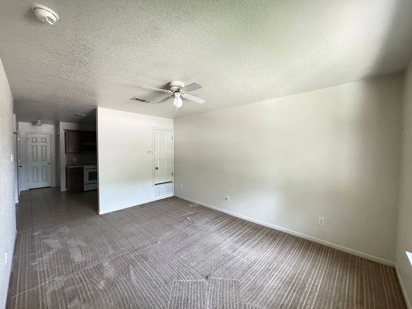 206 Veterans Ave — Photo 3