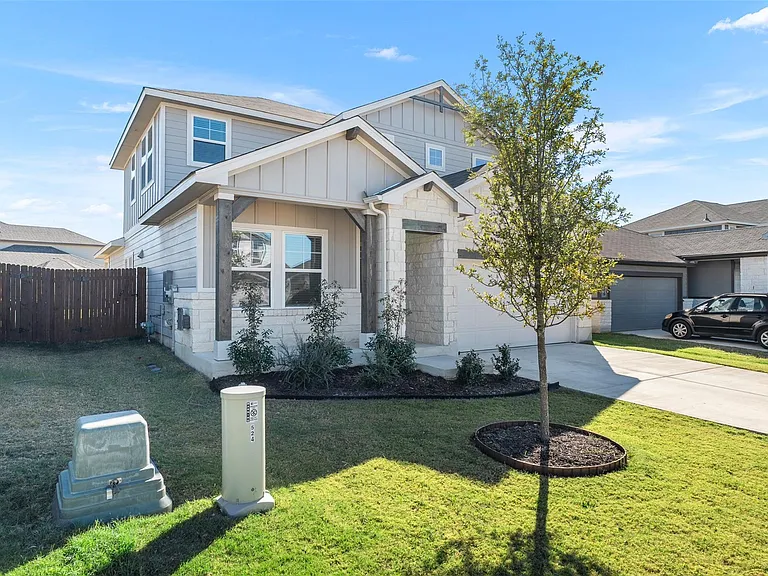 520 Loriner Way — Photo 3
