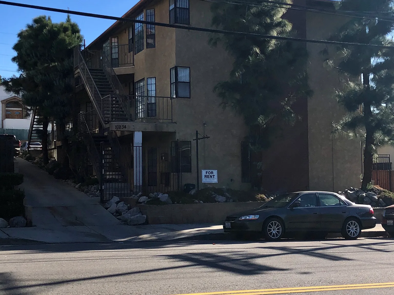 1 bed, 650 sqft, $1,800 — Photo 1