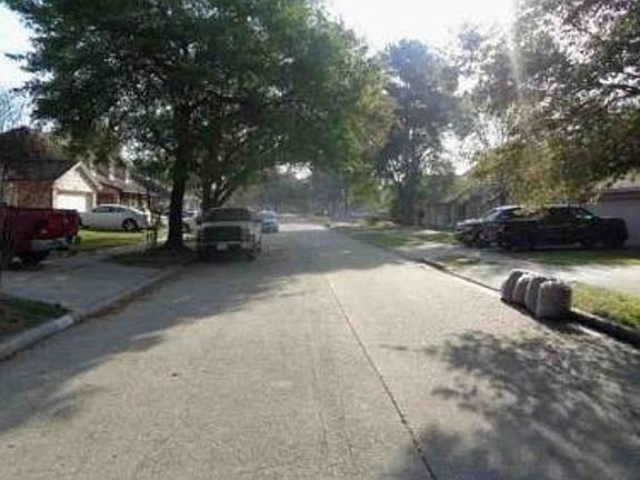 Exterior Neighborhood (street photo)