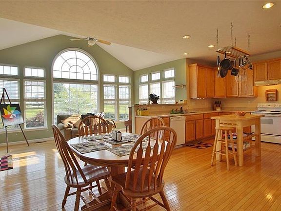 3rd image of 315 Indian Pointe Dr