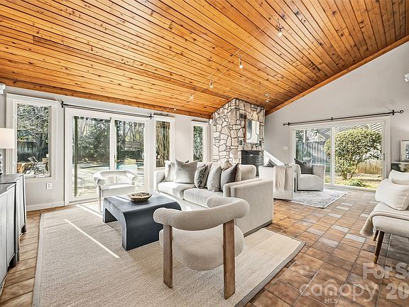 3rd image of 5337 Hillingdon Rd