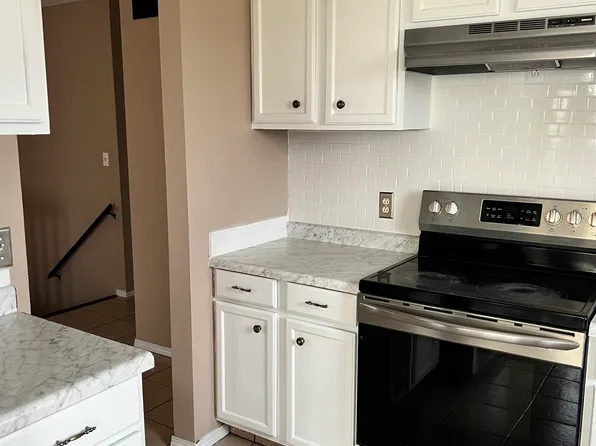 1804 Tomahawk Rd, Dodge City, KS 67801