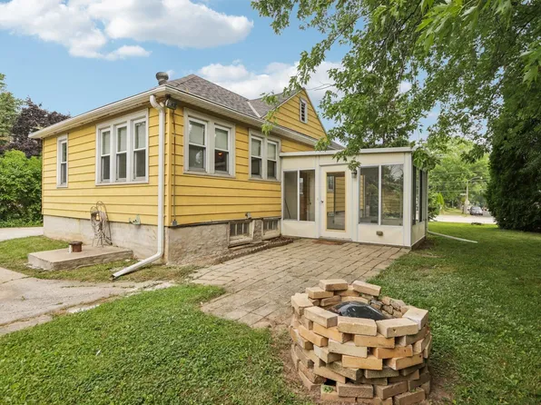 235 W College Ave, Oak Creek, WI 53154