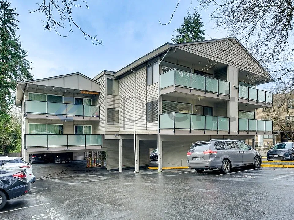 321 Bellevue Way SE #407