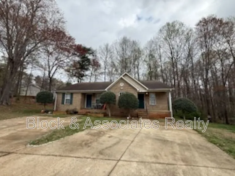 1818 Saddlewood Ct #A — Photo 1