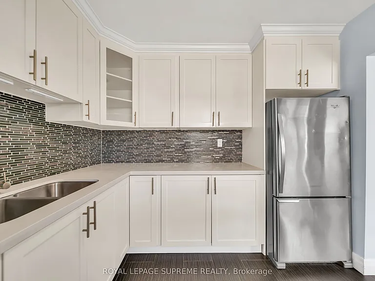 135 Kingsway Cres #4 — Photo 26