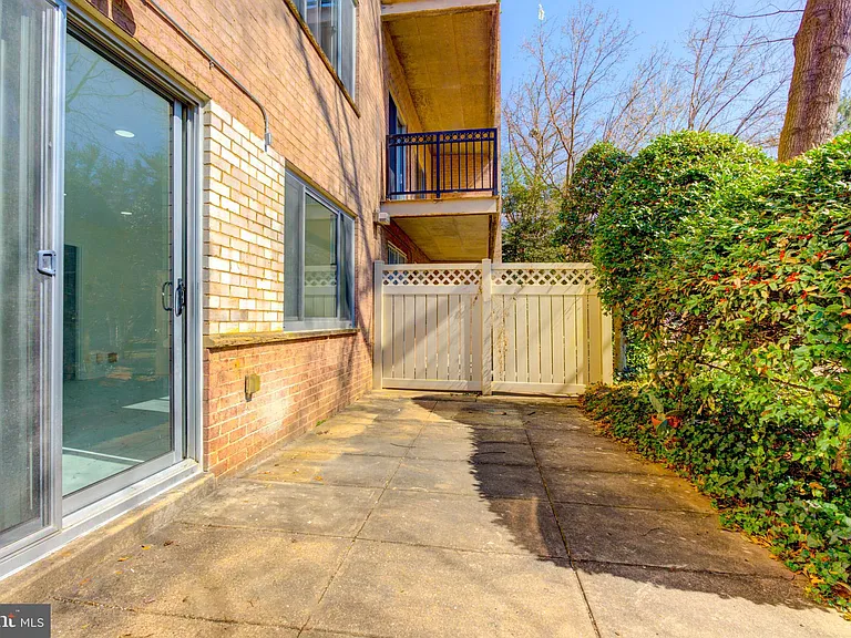 1900 Lyttonsville Rd #110 — Photo 24