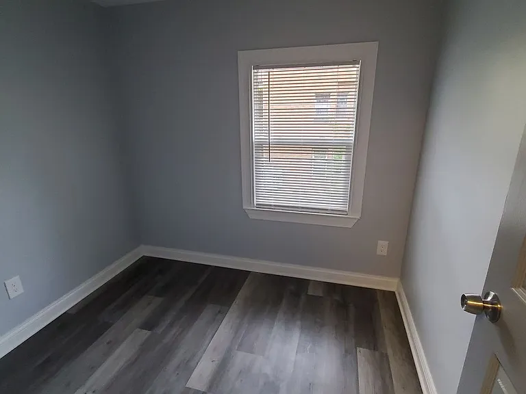 909 College Ave — Photo 9