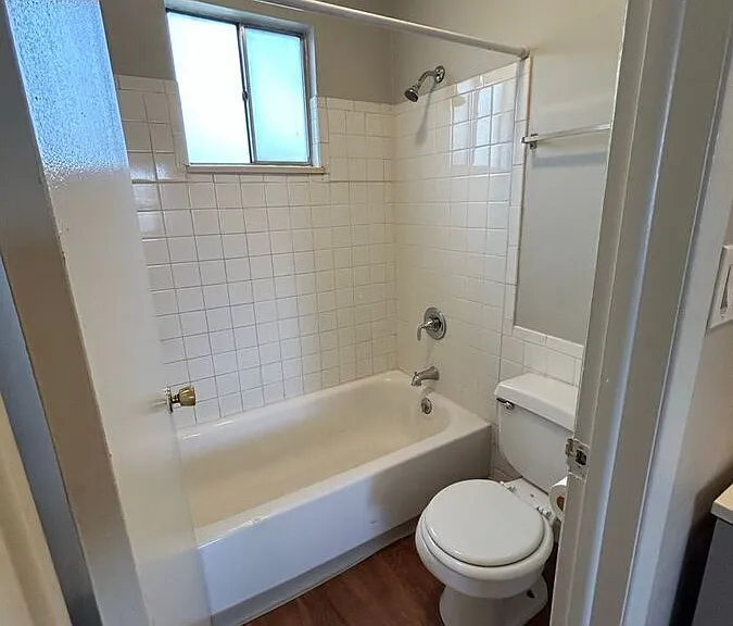 Keri Lyn Apartments — Photo 19