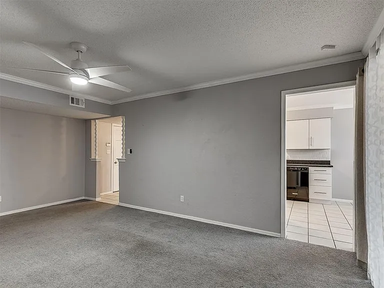 1703 E Lindsey St — Photo 12