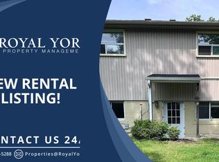 1932 Barsuda Dr #2, Mississauga, ON L5J 1V5