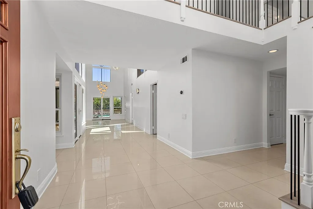 4 bed, 2.5 bath, 3418 sqft, $8,900 — Photo 4