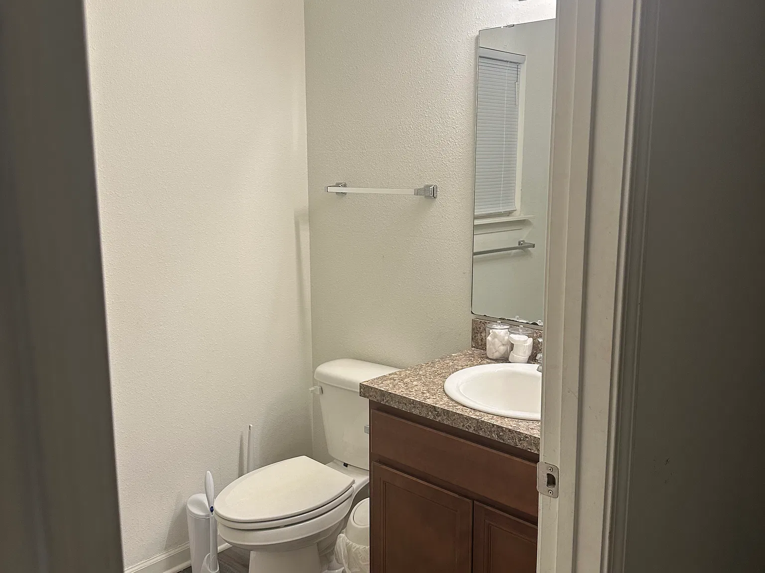 3 bed, 1160 sqft, $1,650 — Photo 2