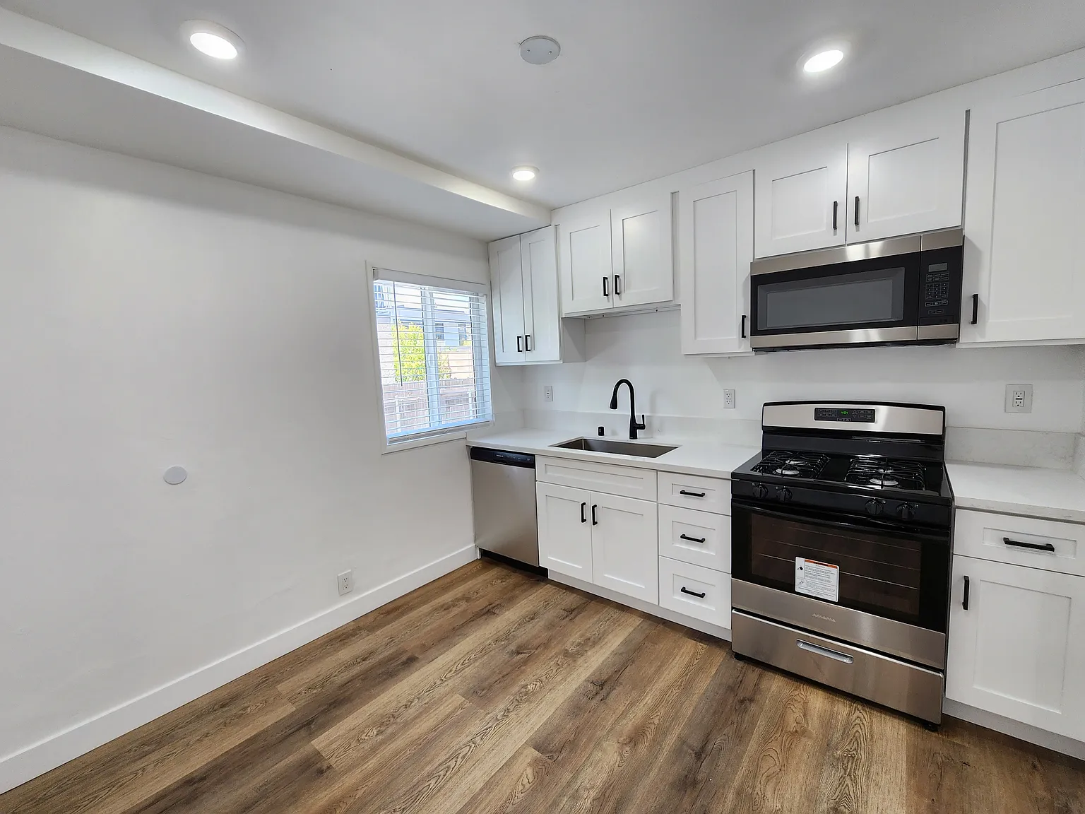 2 bed, $2,700 — Photo 2