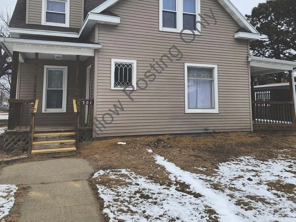 301 2nd St
