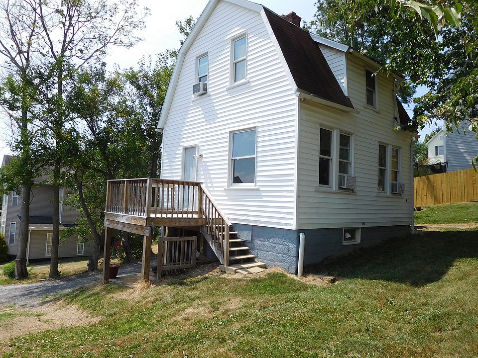 1st image of 27 1/2 W Pitt St