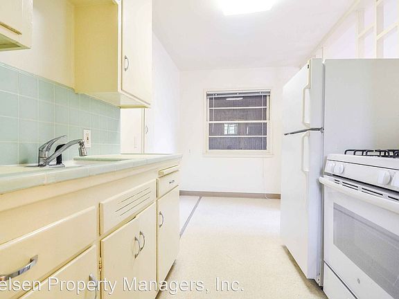 5th image of 328 51st St APT 6