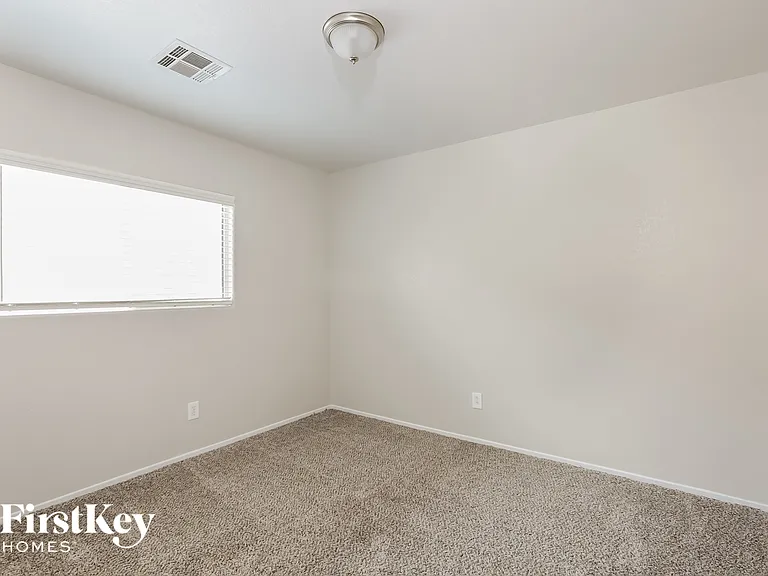 703 Loughton St — Photo 10