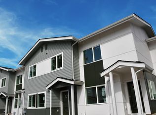 511 S 136th St, Seattle, WA 98168