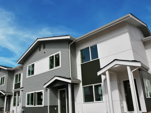 511 S 136th St, Seattle, WA 98168