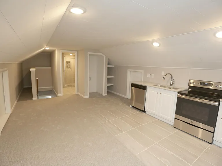 4000 Woodlawn Dr #B — Photo 2