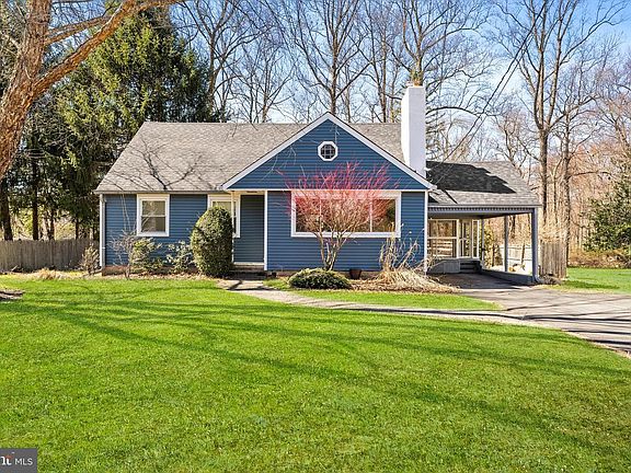 3rd image of 1247 Lower Ferry Rd