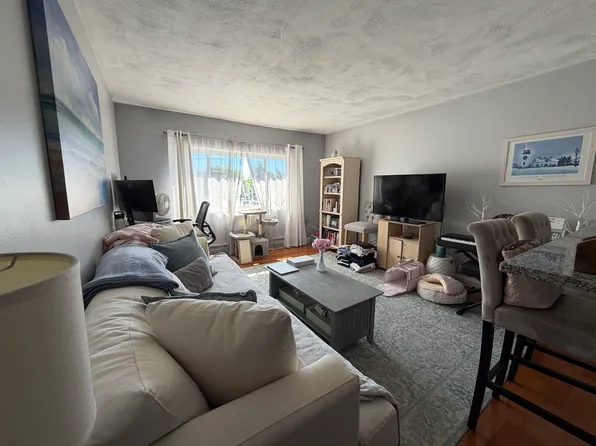 461 Washington St APT 304, Brighton, MA 02135