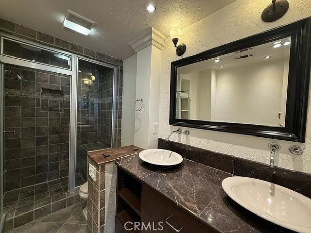 3 bed, 2.5 bath, 1200 sqft, $3,685 — Photo 3