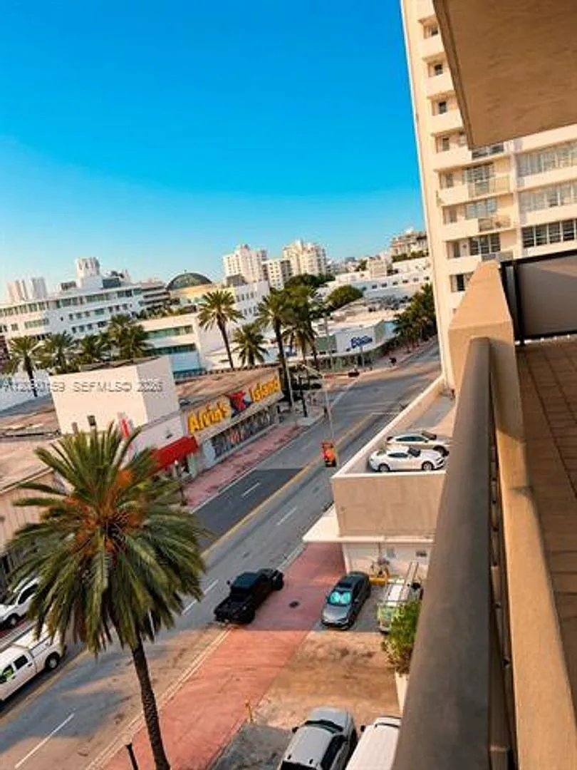 1621 Collins Avenue Cu — Photo 2